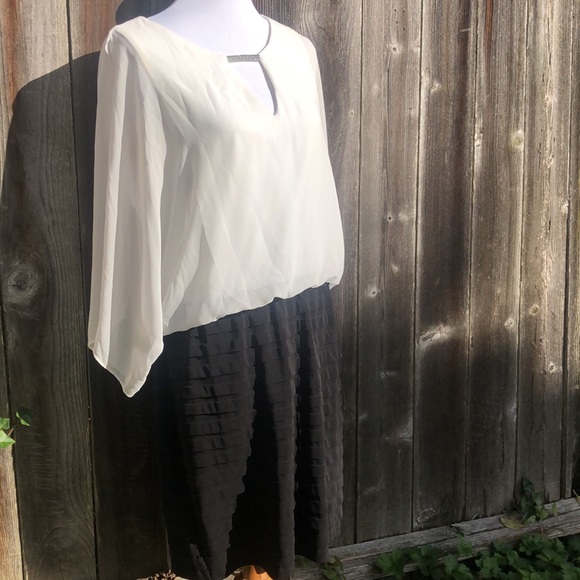 MSK Dress with Sheer Sleeves with Arm Slits. Size 14 Formal wear or Party Dress! - Picture 9 of 12